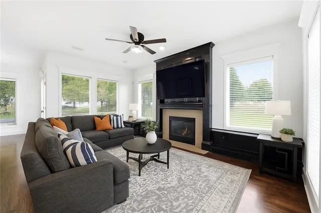 $650,000 | 10107 North Chestnut Court, Kansas City, MO 64155