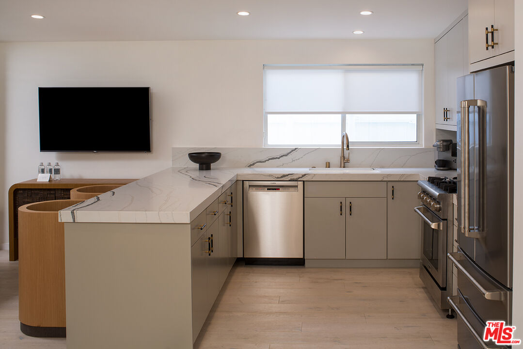 8917 Cynthia Street, Unit 2 West Hollywood, CA 90069 - Photo 12 of 29