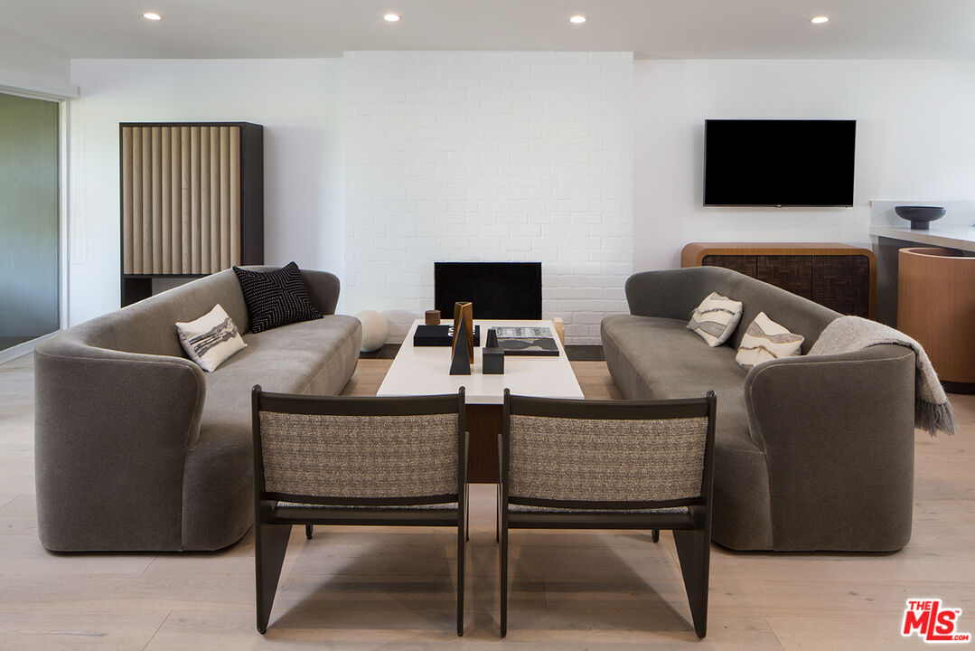 8917 Cynthia Street, Unit 2 West Hollywood, CA 90069 - Photo 3 of 29