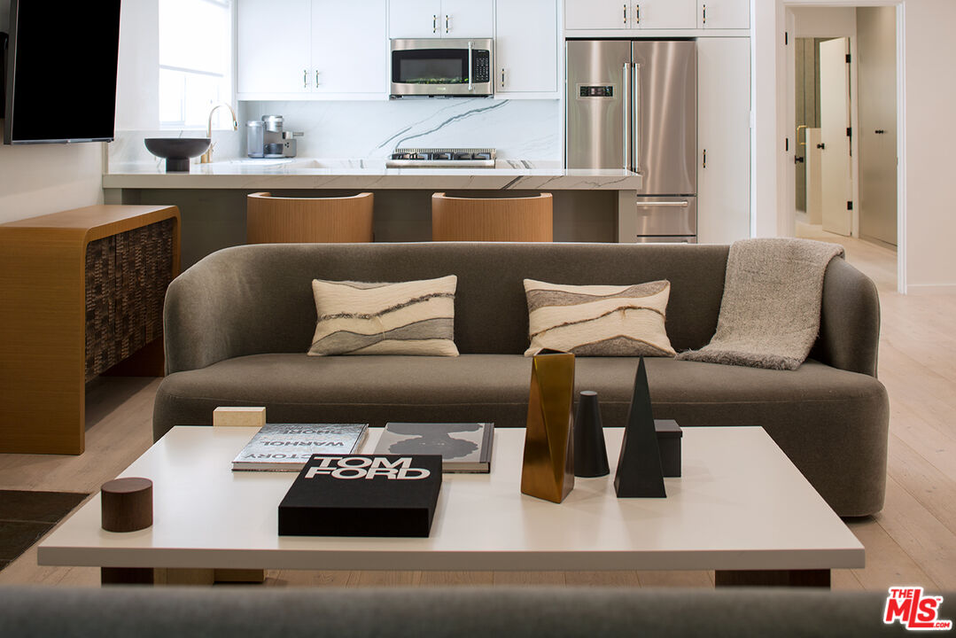 8917 Cynthia Street, Unit 2 West Hollywood, CA 90069 - Photo 4 of 29