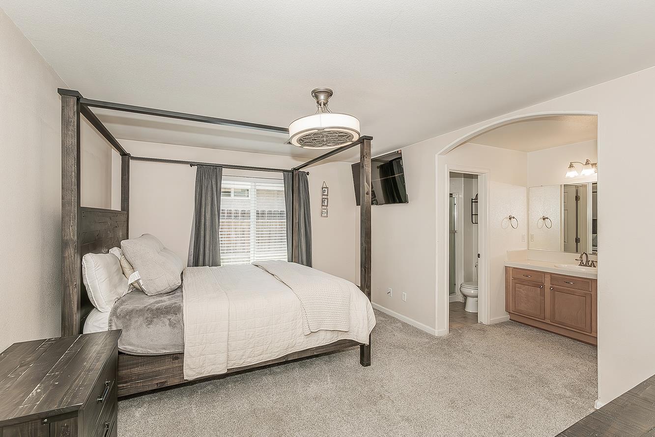 180 East Carpenter Avenue Reedley, CA 93654 - Photo 13 of 40