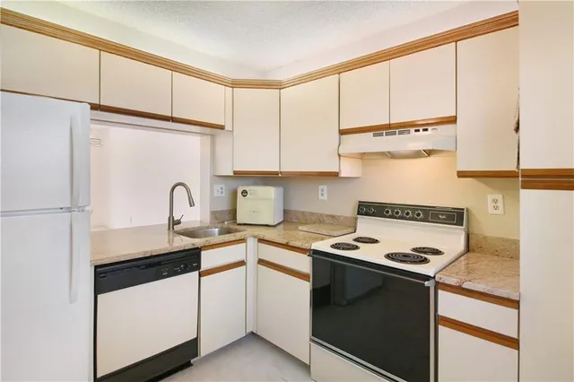 $199,999 | 2900 Northwest 42nd Avenue, Unit A505, Coconut Creek, FL 33066