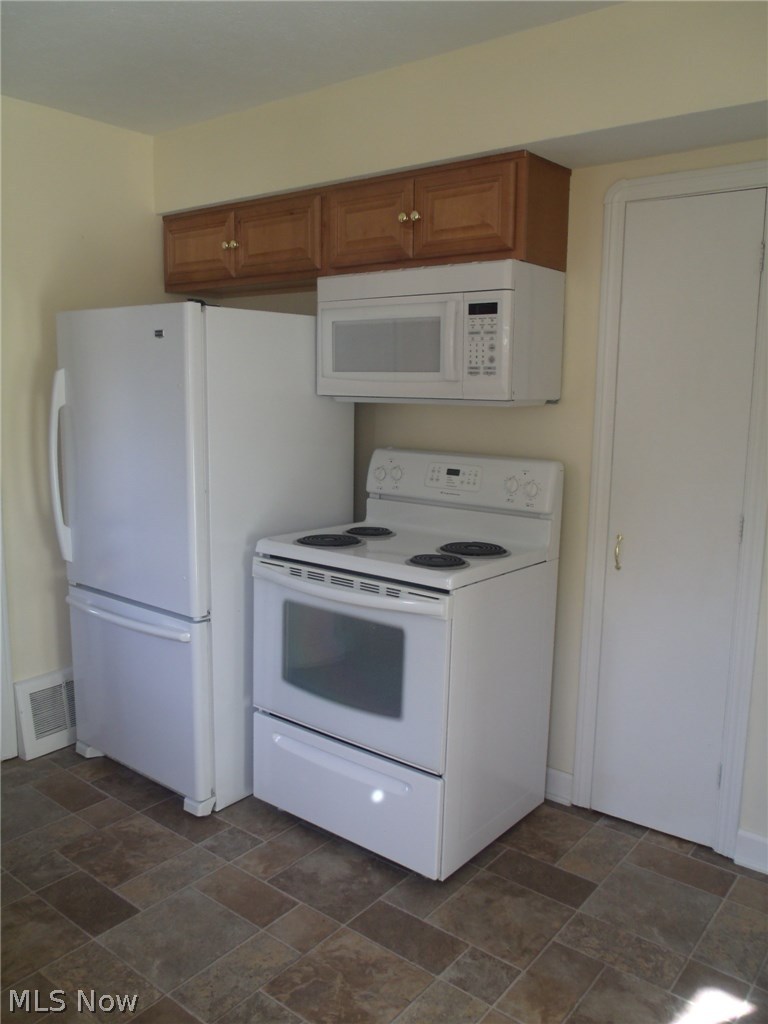 14419 Alger Road Cleveland, OH 44111 - Photo 10 of 35 Gallery Image 10