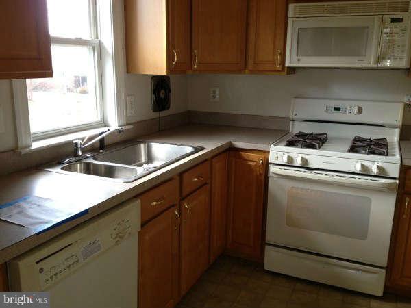 2437 Lakewood Road Baltimore, MD 21234 - Photo 7 of 11 Kitchen