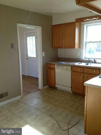 2437 Lakewood Road Baltimore, MD 21234 - Photo 8 of 11 Kitchen