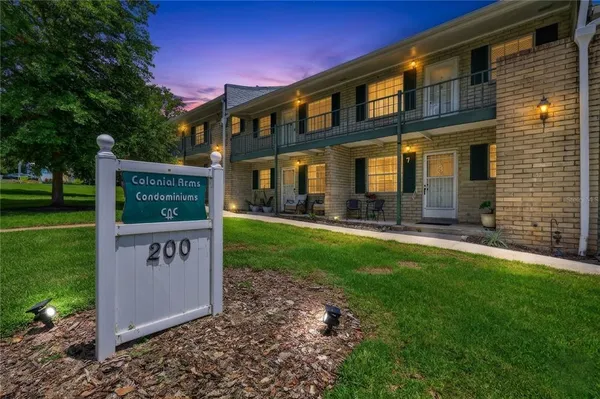 $170,000 | 200 East 10th Avenue, Unit 8, Mount Dora, FL 32757
