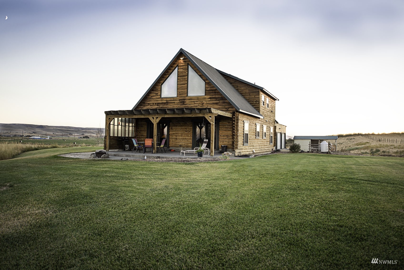 14352 Highway 12 Touchet, WA 99360 - Photo 1 of 40 a front view of a house with a garden