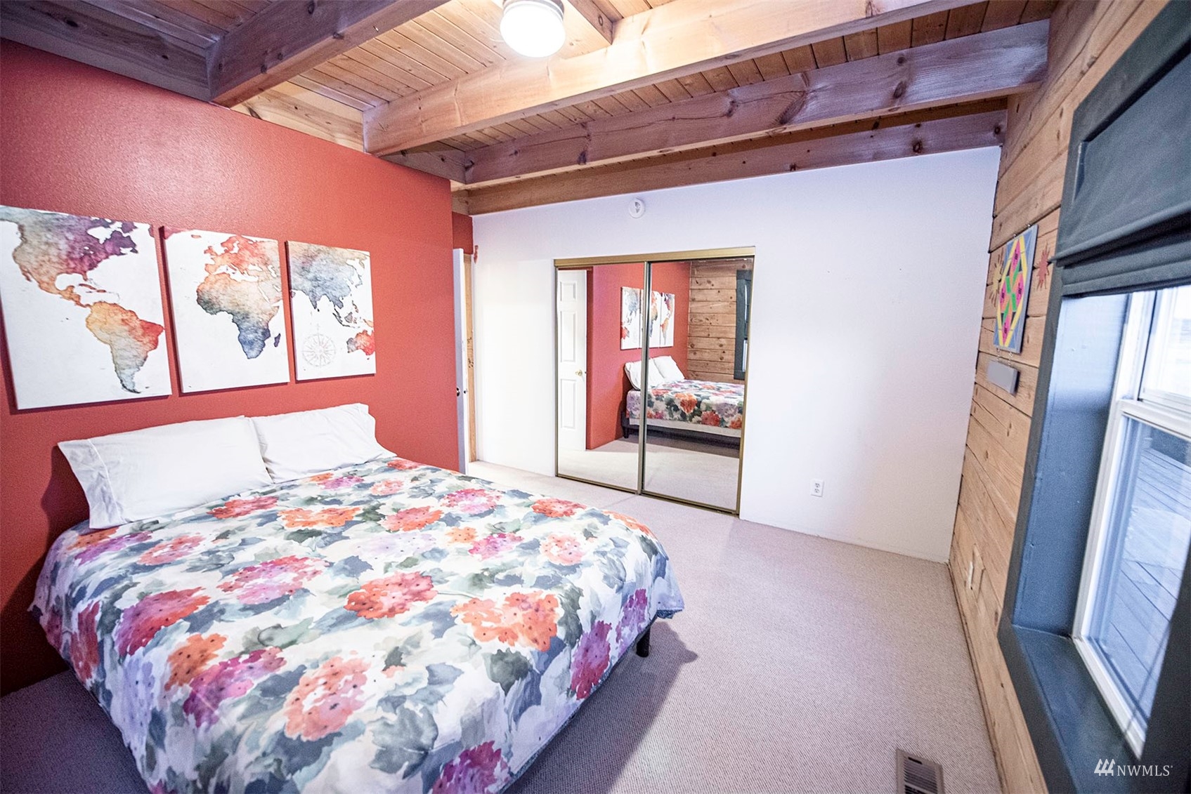 14352 Highway 12 Touchet, WA 99360 - Photo 19 of 40 a bedroom with a large bed and a large window