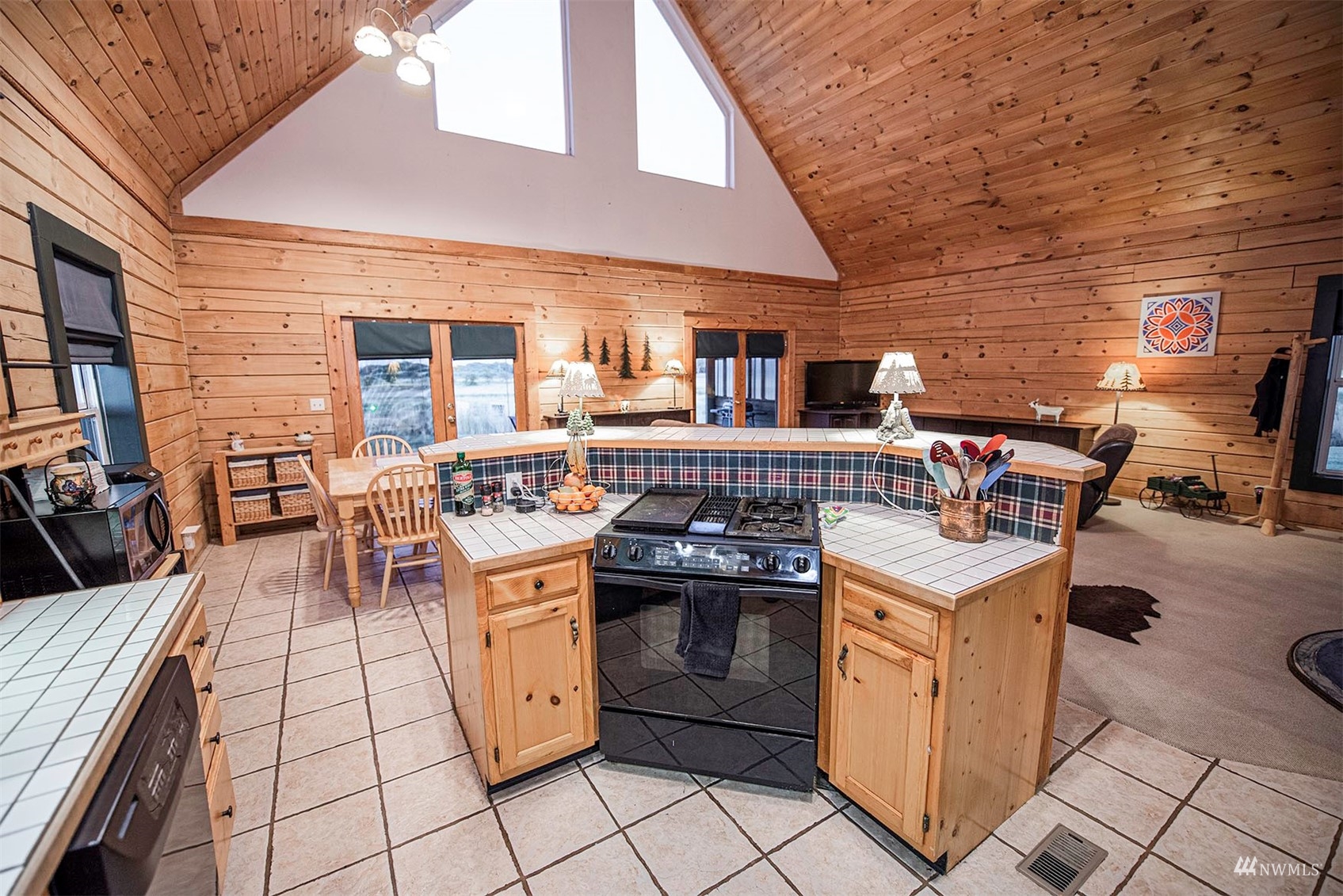 14352 Highway 12 Touchet, WA 99360 - Photo 20 of 40 a open kitchen with stainless steel appliances granite countertop a stove and cabinets
