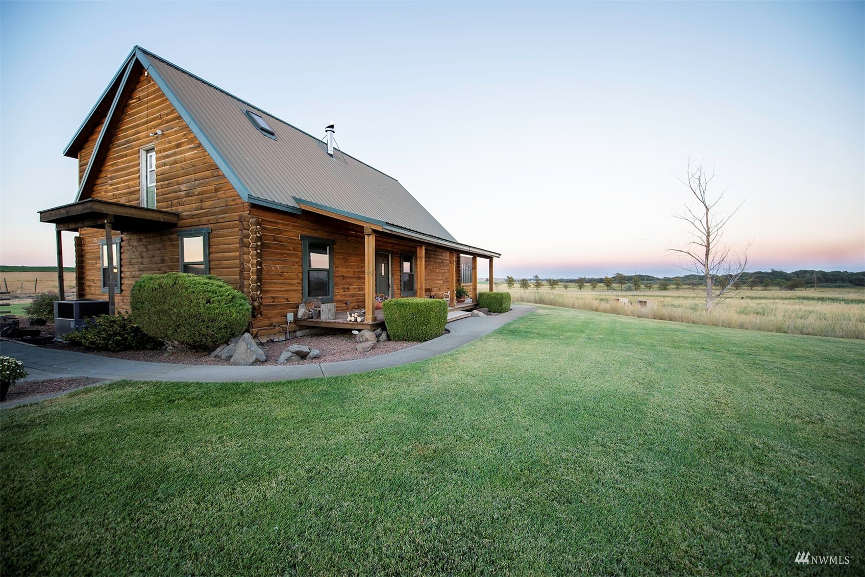 14352 Highway 12 Touchet, WA 99360 - Photo 4 of 40 a view of a house with a yard porch and sitting area