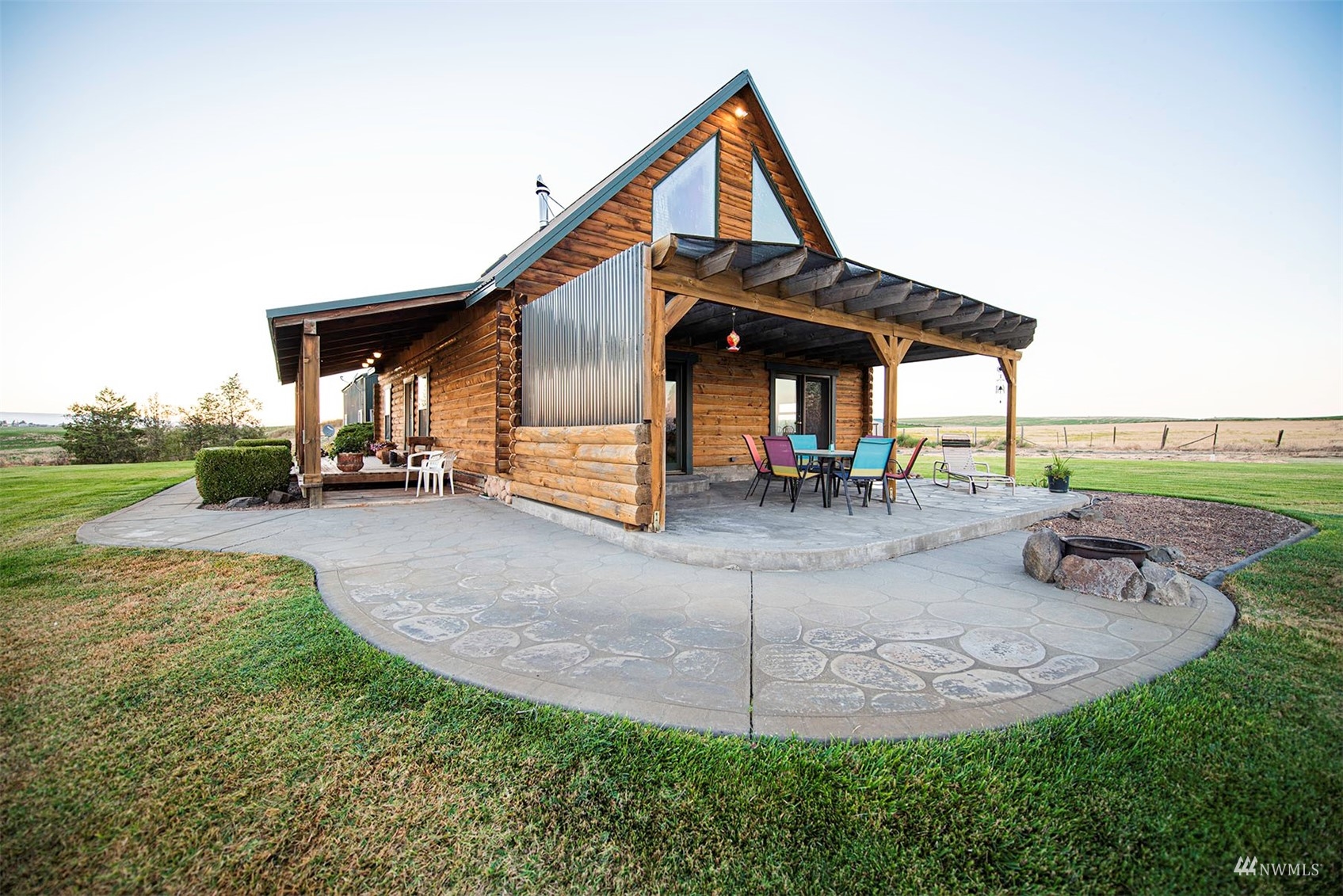 14352 Highway 12 Touchet, WA 99360 - Photo 9 of 40 a patio with table and chairs