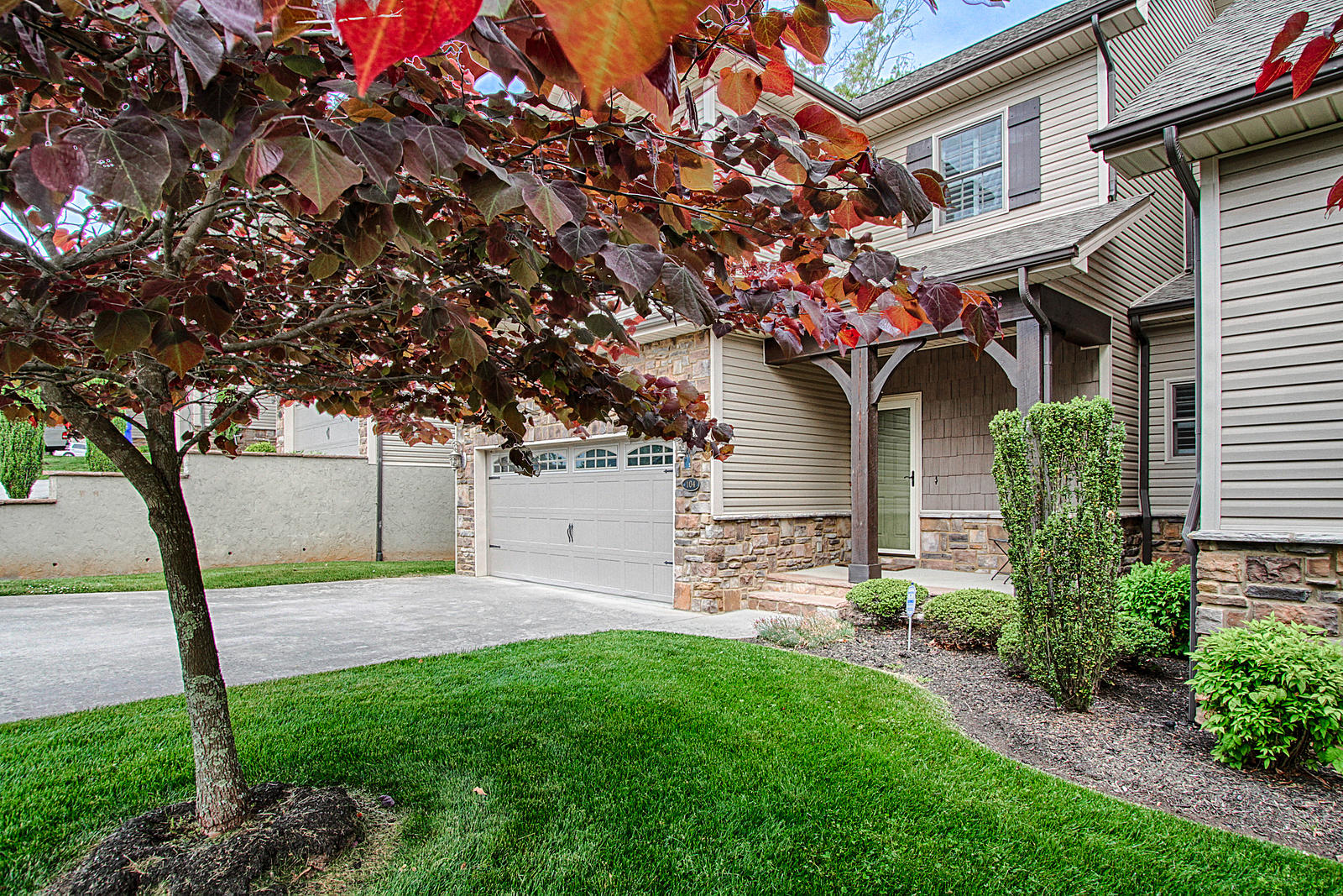 1827 Duncan Road, Unit 104 Knoxville, TN 37919 - Photo 3 of 16 15-IMG_1003_HDR