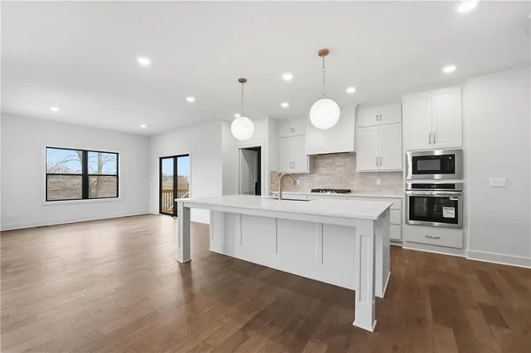 $759,999 | 10515 North Liberty Street, Kansas City, MO 64155