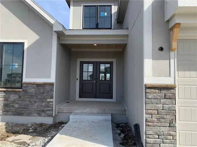 $759,999 | 10515 North Liberty Street, Kansas City, MO 64155