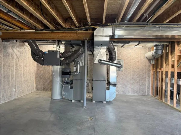 $759,999 | 10515 North Liberty Street, Kansas City, MO 64155