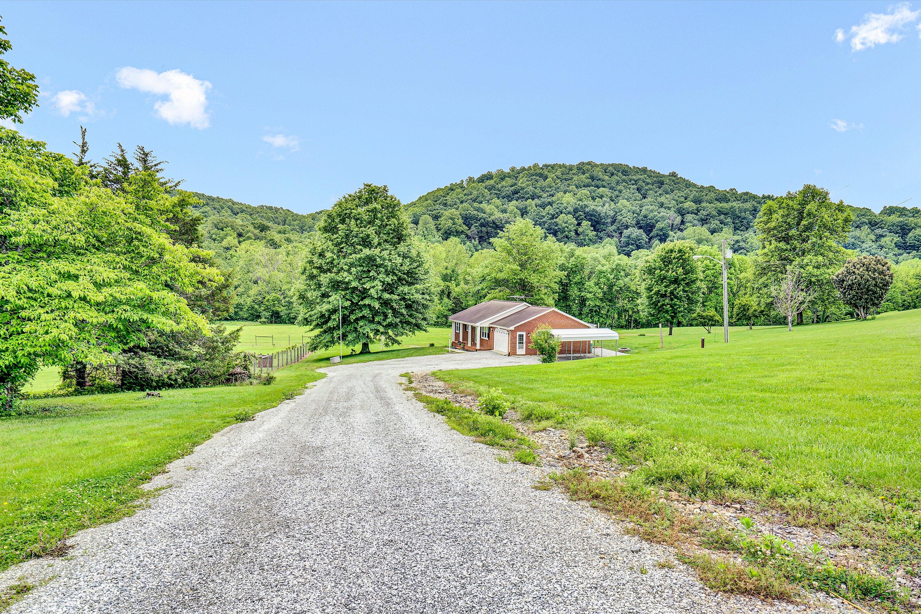 4 Arch Mill Road Fincastle, VA 24090 - Photo 2 of 49 02-DSC00246