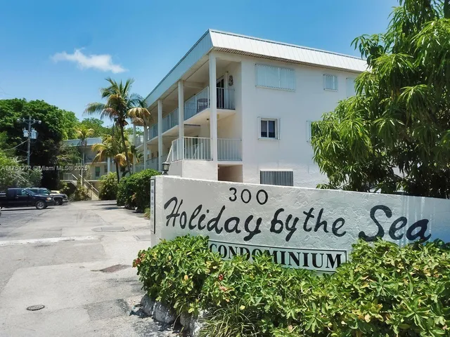 $329,900 | 300 Ocean Drive, Unit 22, Key Largo, FL 33037