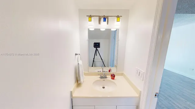 $329,900 | 300 Ocean Drive, Unit 22, Key Largo, FL 33037