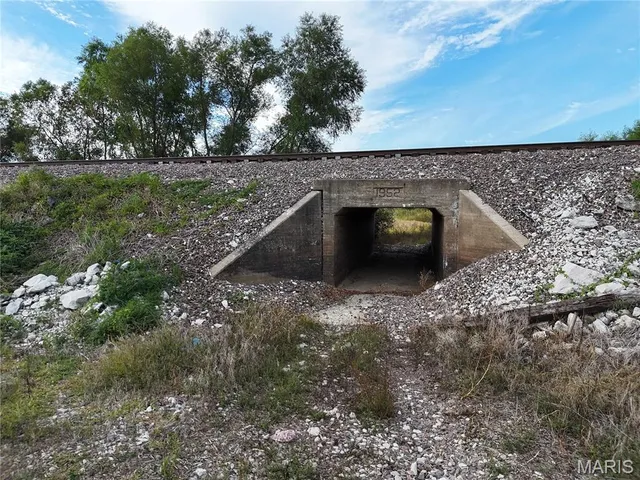 $180,000 | 2-00 Bluff Road, Prairie du Rocher, IL 62277