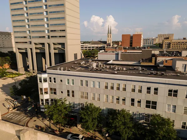 $1,250 | 113 West Wayne Street, Unit 404, Fort Wayne, IN 46802