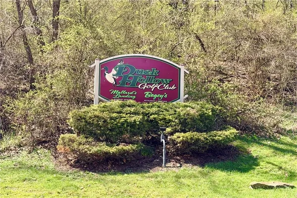 a sign that is sitting on a brick wall