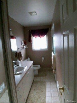 5204 Peekskill Drive Sterling Heights, MI 48310 - Photo 8 of 13 full bath