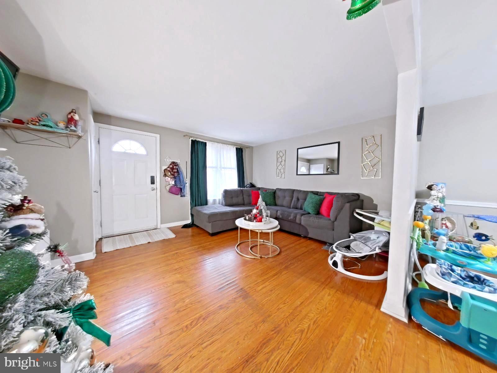 1413 Green Valley Road Norristown, PA 19401 - Photo 3 of 28 Living Room