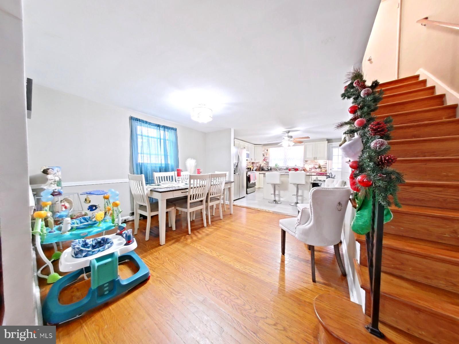 1413 Green Valley Road Norristown, PA 19401 - Photo 5 of 28 Living Room