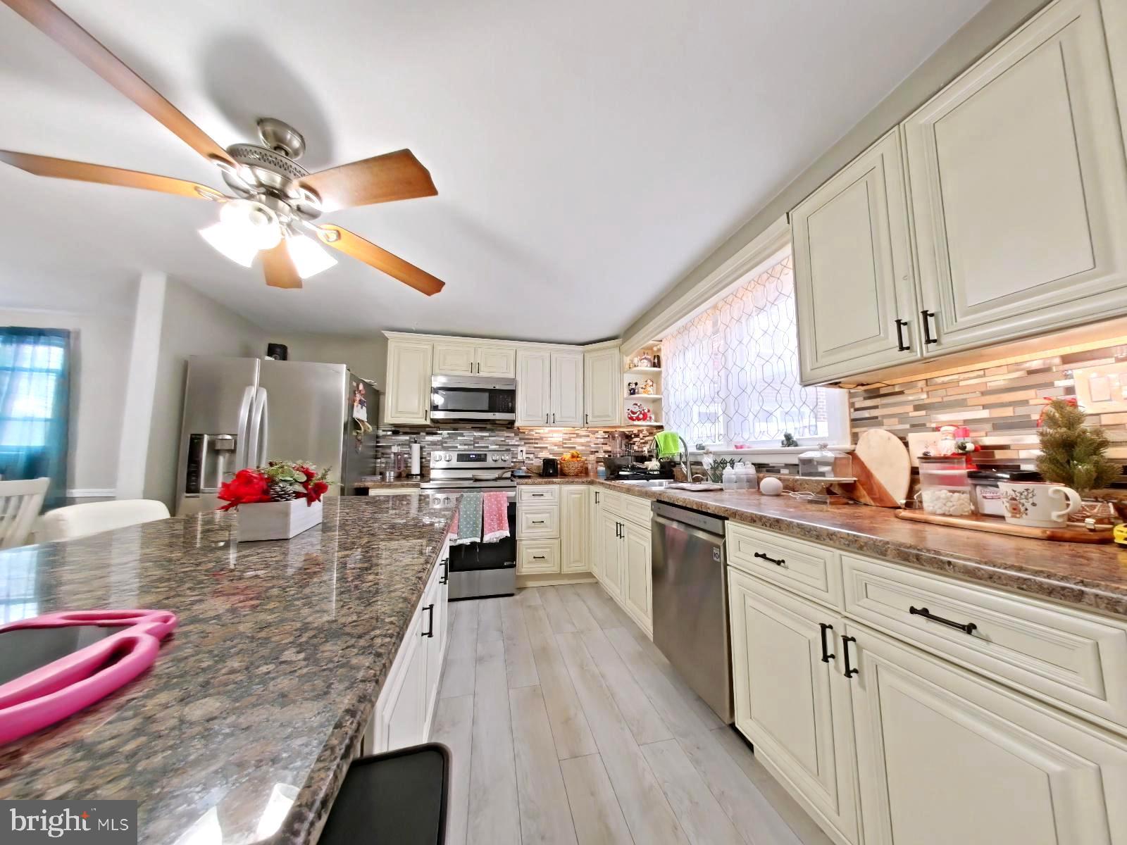 1413 Green Valley Road Norristown, PA 19401 - Photo 9 of 28 Kitchen