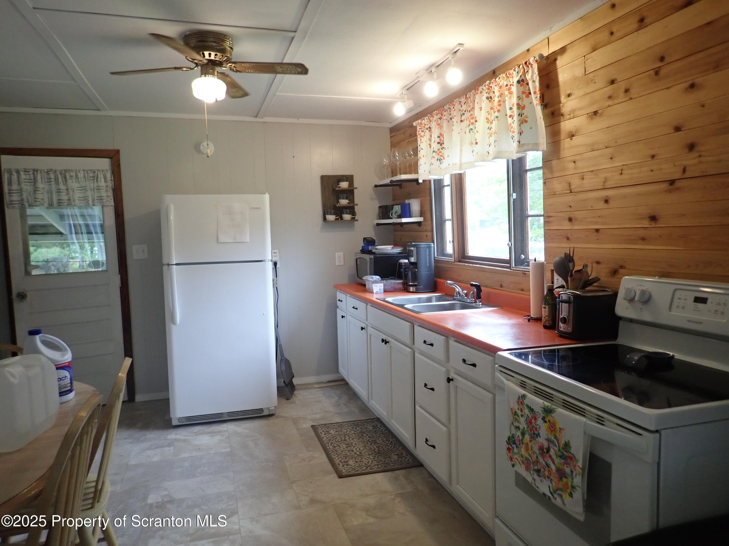 265 South Lk Road Montrose, PA 18801 - Photo 15 of 34 Kitchen