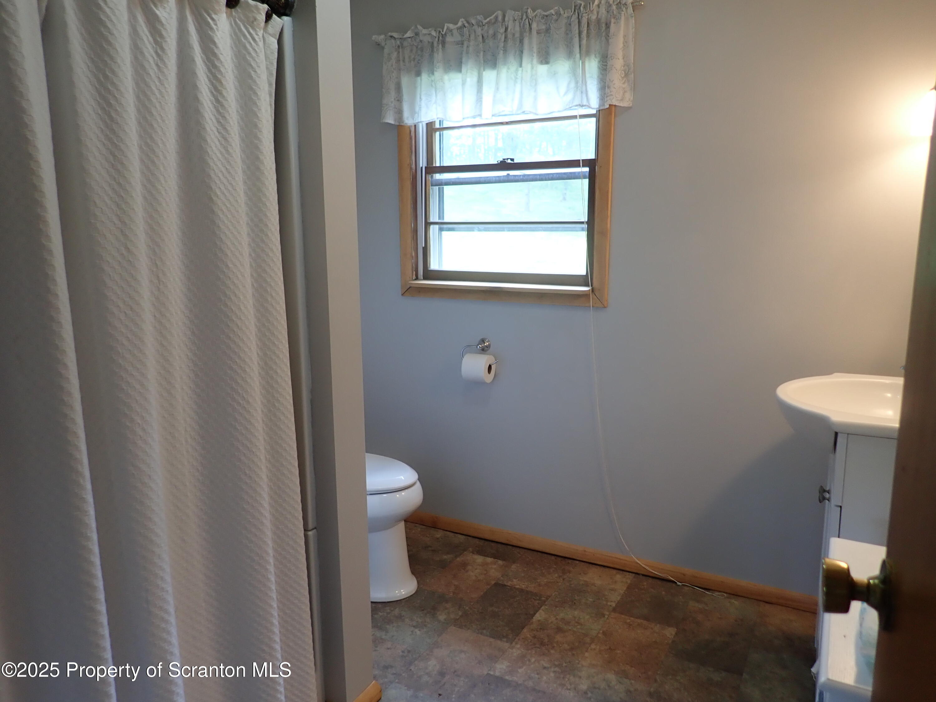 265 South Lk Road Montrose, PA 18801 - Photo 18 of 34 bath
