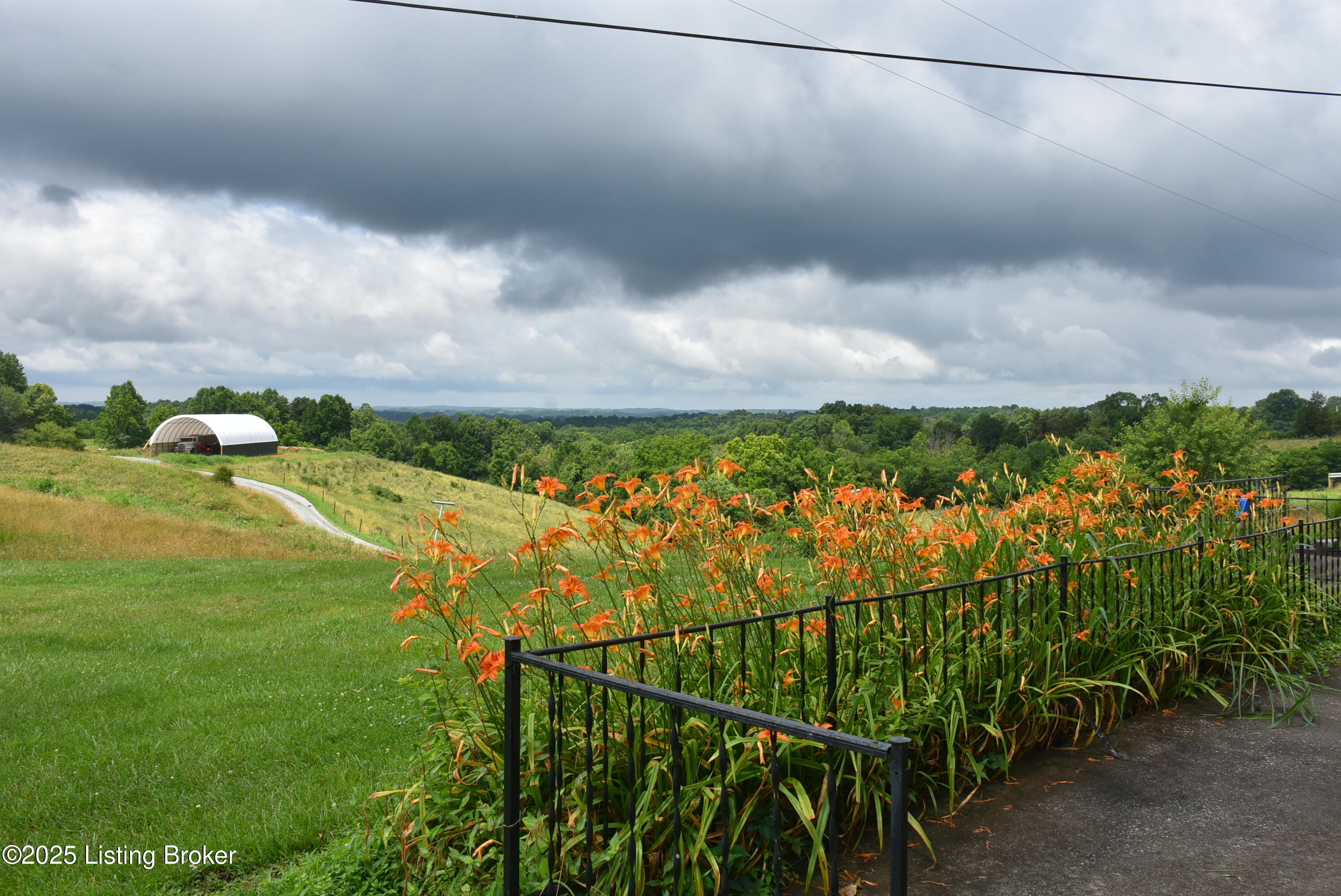 2805 Columbia Road Edmonton, KY 42129 - Photo 4 of 57 DSC_9236