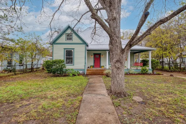 $550,000 | 705 Hudgins Street, Smithville, TX 78957