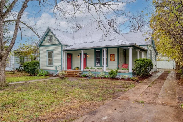 $550,000 | 705 Hudgins Street, Smithville, TX 78957