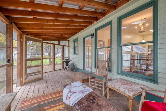 $550,000 | 705 Hudgins Street, Smithville, TX 78957