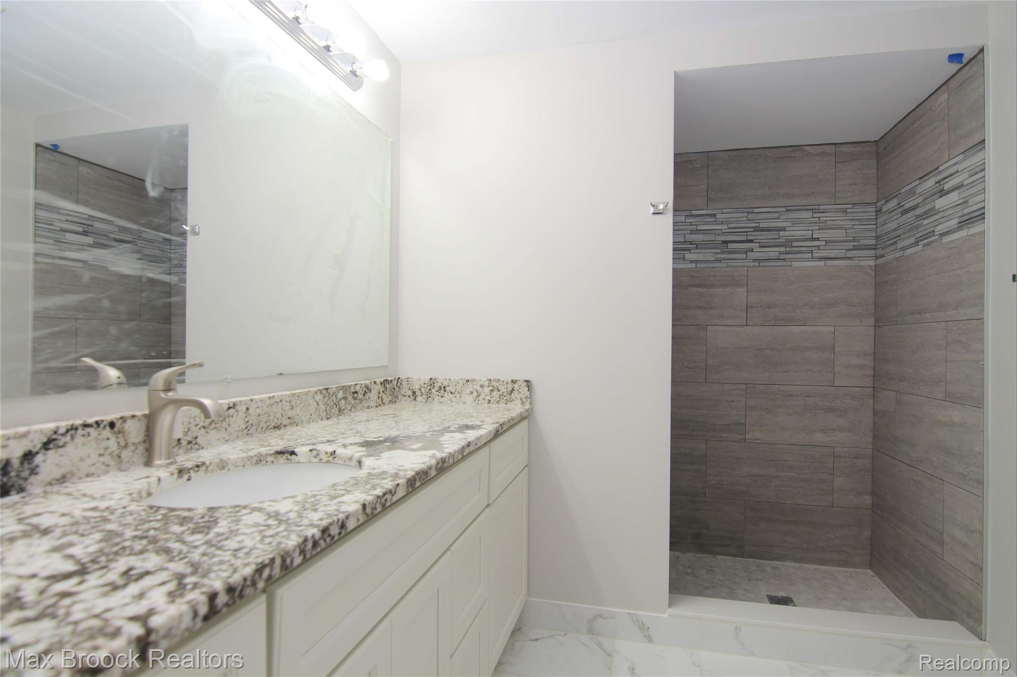 37206 Chesapeake Road Farmington, MI 48335 - Photo 16 of 31 Master Bath
