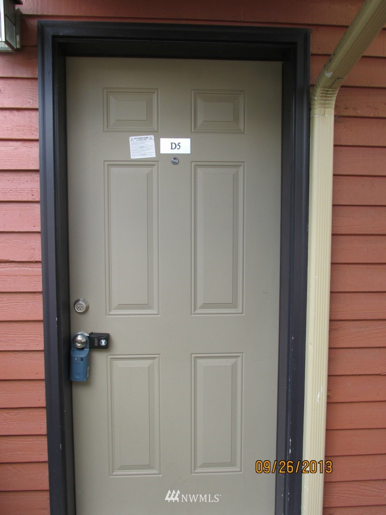 412 Center Road, Unit D5 Everett, WA 98204 - Photo 2 of 15