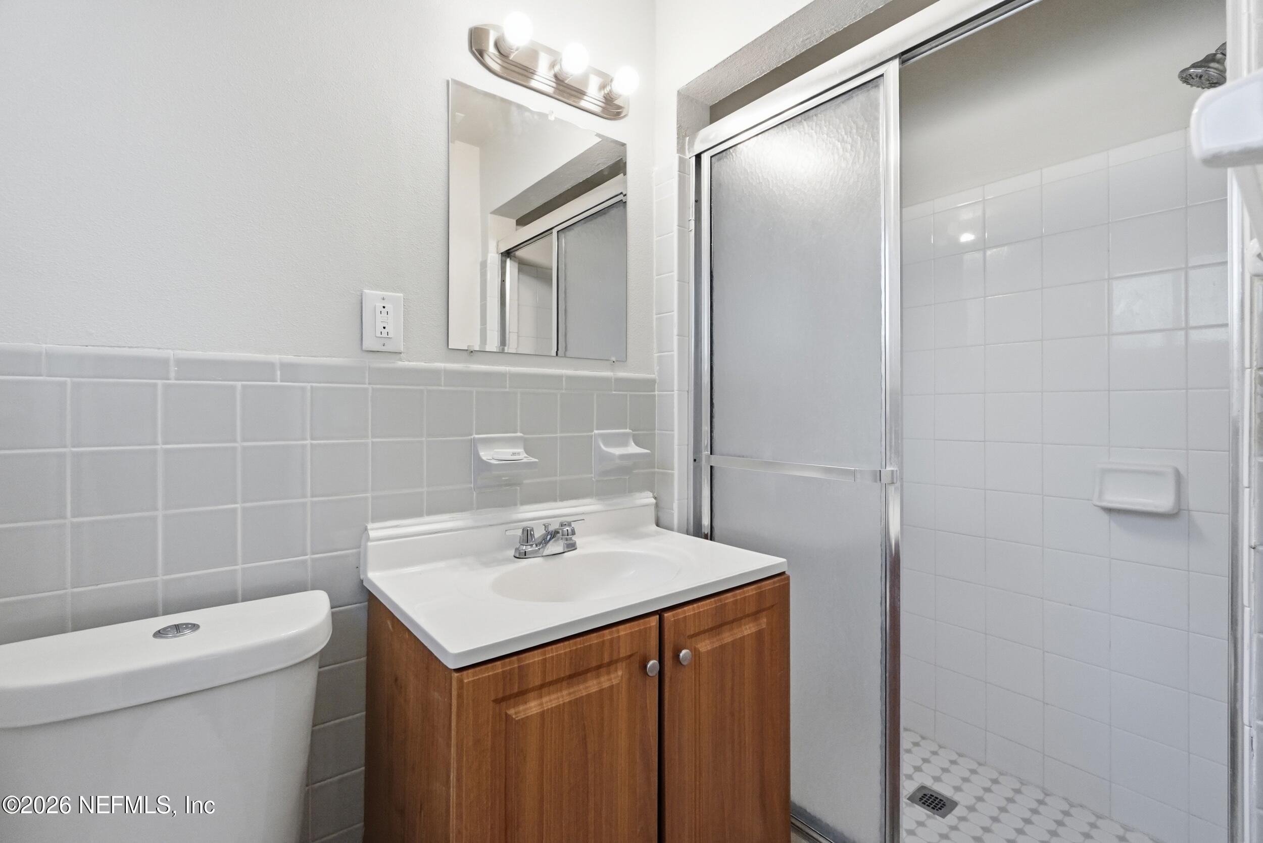 2335 Brest Road Jacksonville, FL 32216 - Photo 13 of 25 13_Primary En-Suite