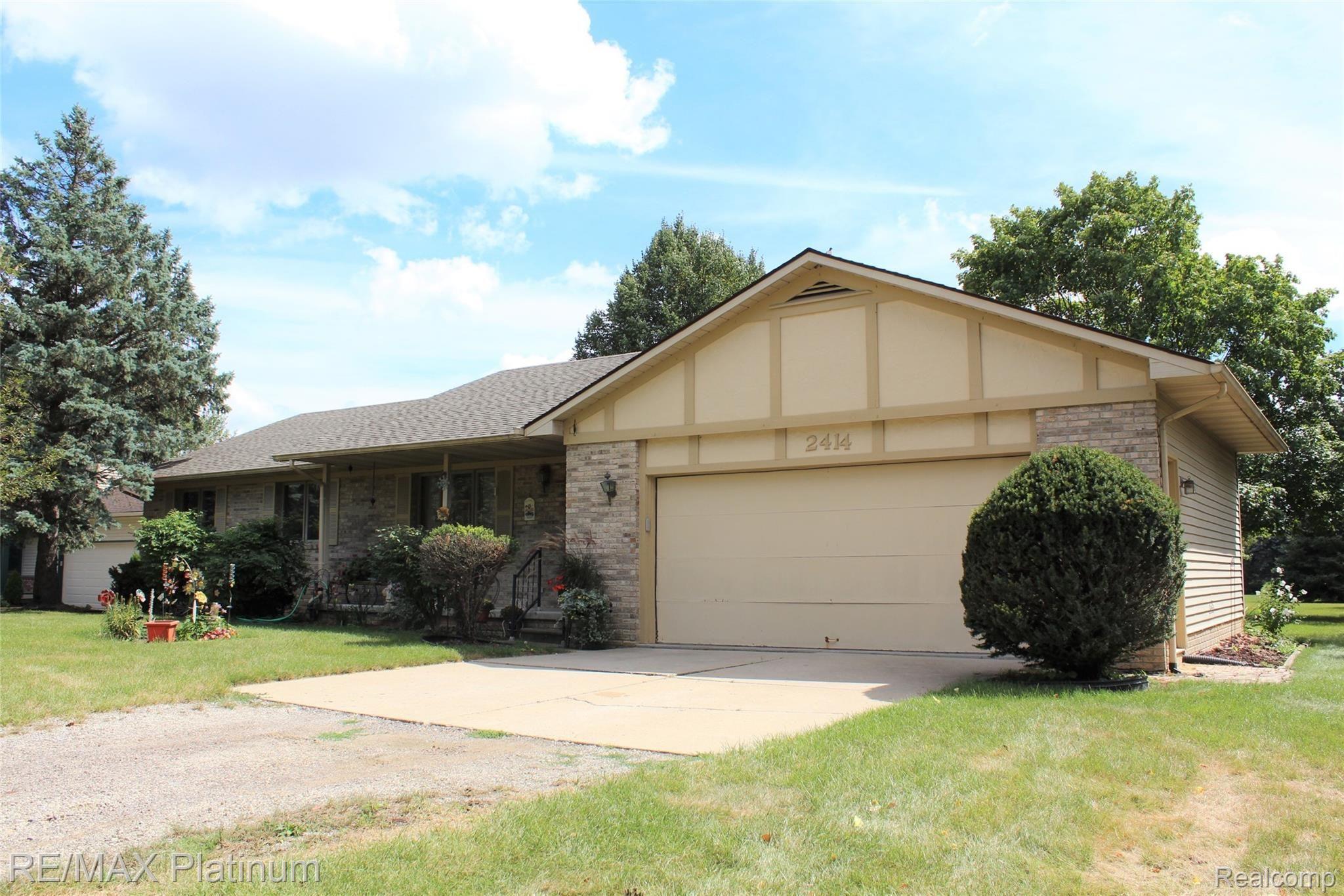 2414 Pollock Road Grand Blanc, MI 48439 - Photo 25 of 30 IMG_1049.JPG
