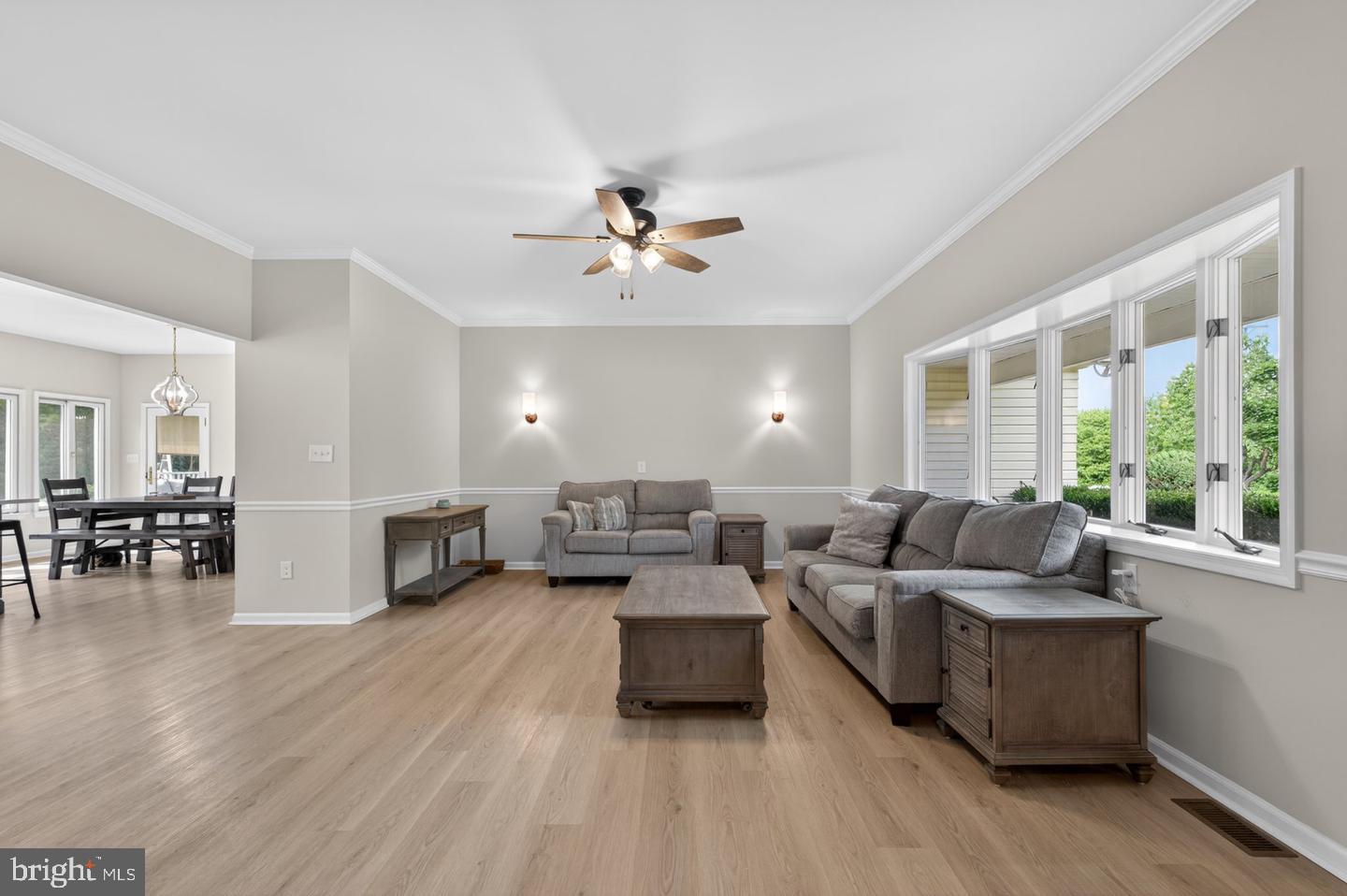 836 Hardingville Road Monroeville, NJ 08343 - Photo 4 of 57 Spacious living area with natural light.