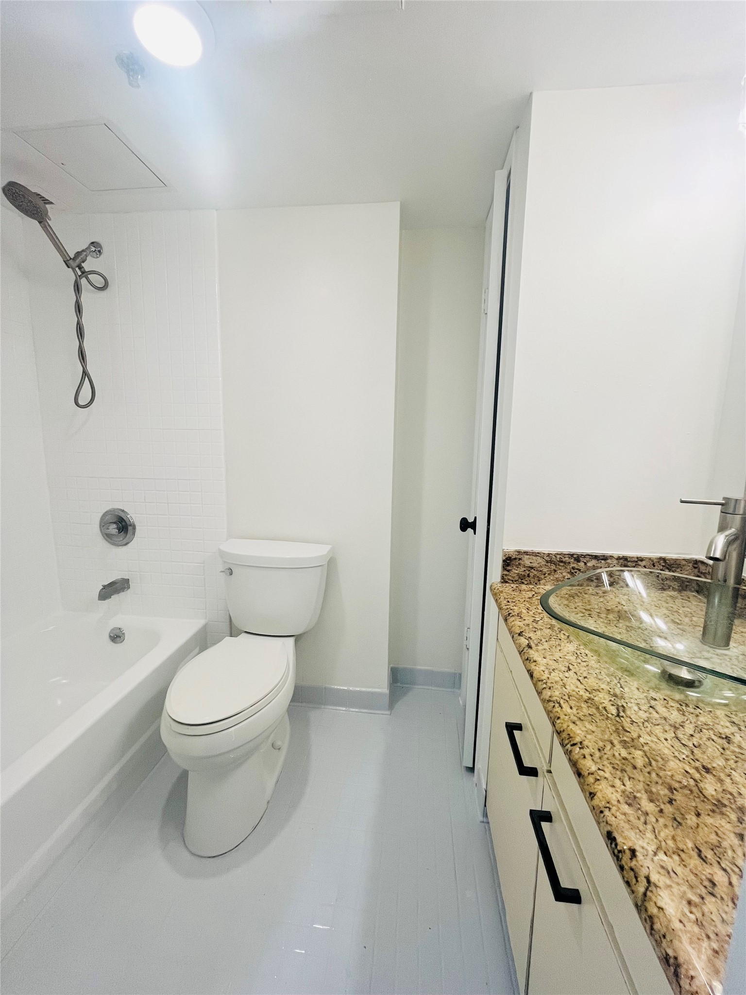 3525 Sage Road, Unit 201 Houston, TX 77056 - Photo 14 of 19 Updated bathroom