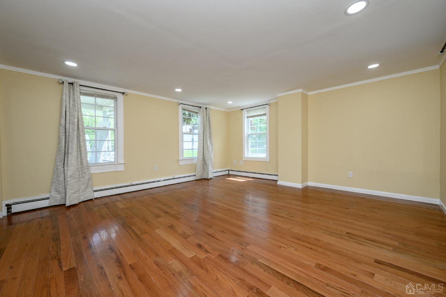 426 Spring Street Belvidere, NJ 07823 - Photo 5 of 33 Gallery Image 5