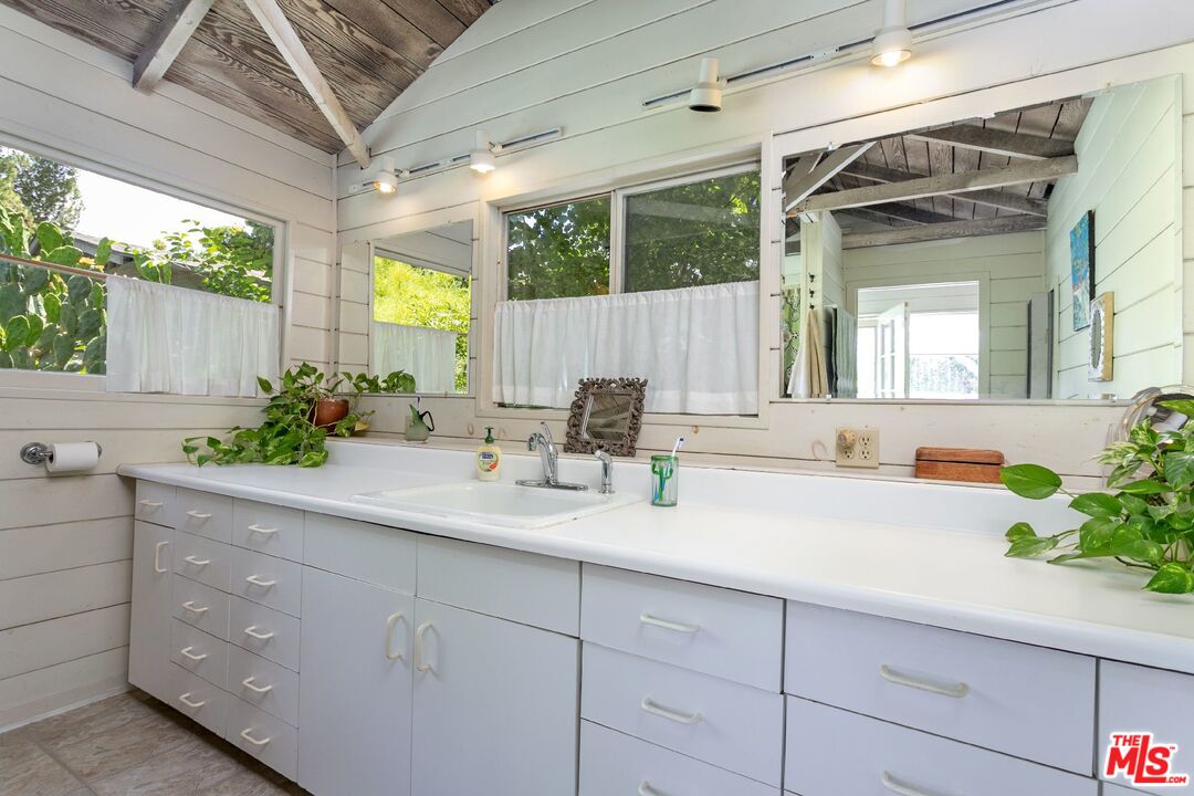 716 Katherine Road Simi Valley, CA 93063 - Photo 19 of 33