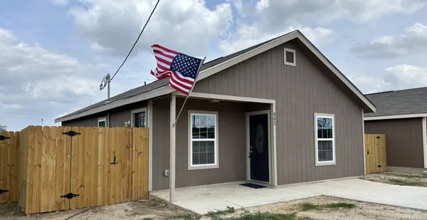 $199,900 | 802 East 6th, Nixon, TX 78140