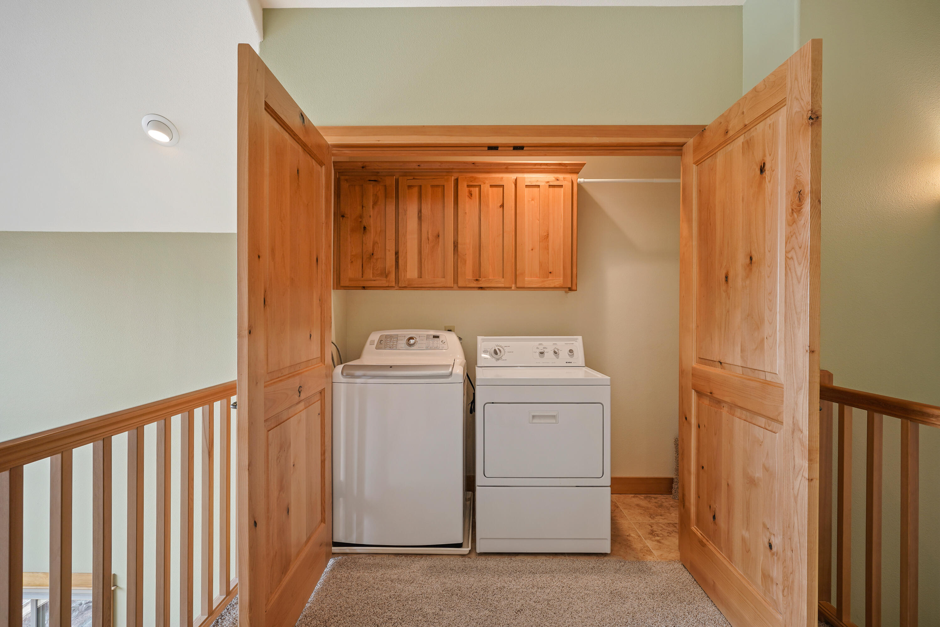 2155 Northwest Awbrey Road Bend, OR 97703 - Photo 20 of 44 a utility room with dryer and washer