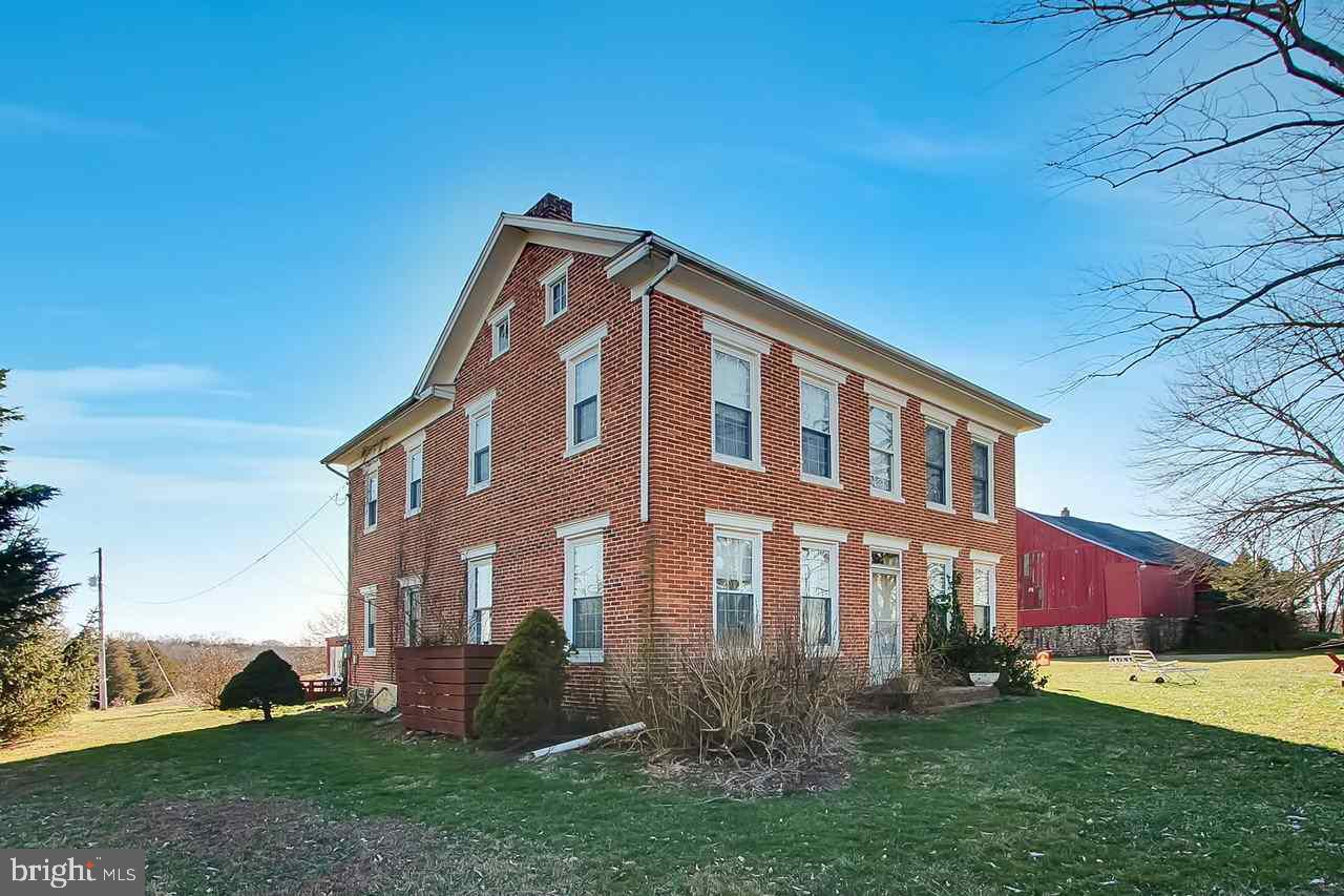 489 Sachs Road Gettysburg, PA 17325 - Photo 1 of 27 Gallery Image 1