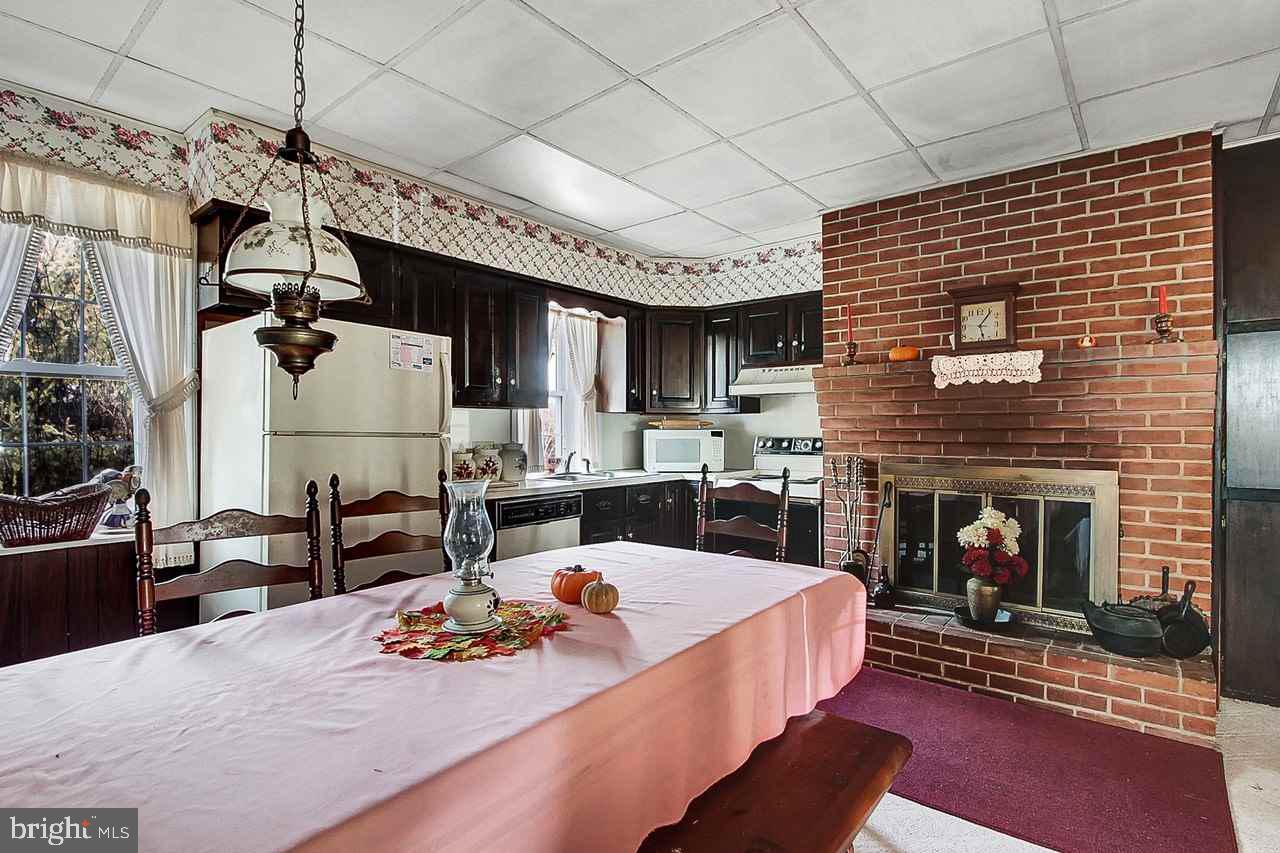 489 Sachs Road Gettysburg, PA 17325 - Photo 3 of 27 Gallery Image 3
