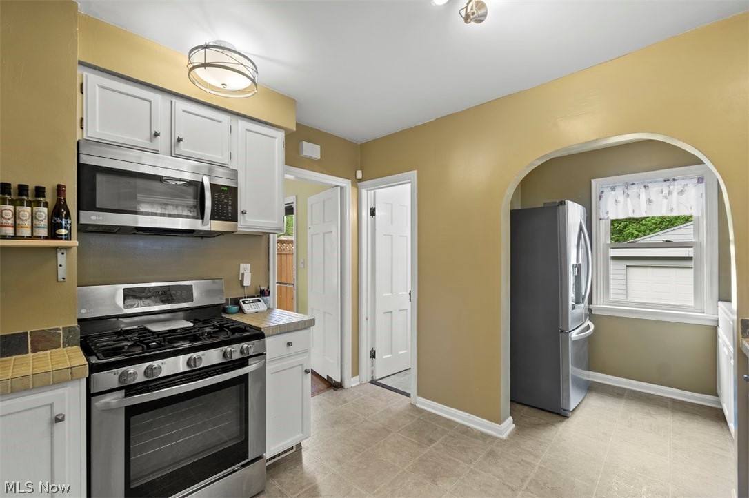2196 Barrington Road Cleveland, OH 44118 - Photo 13 of 29 Gallery Image 13