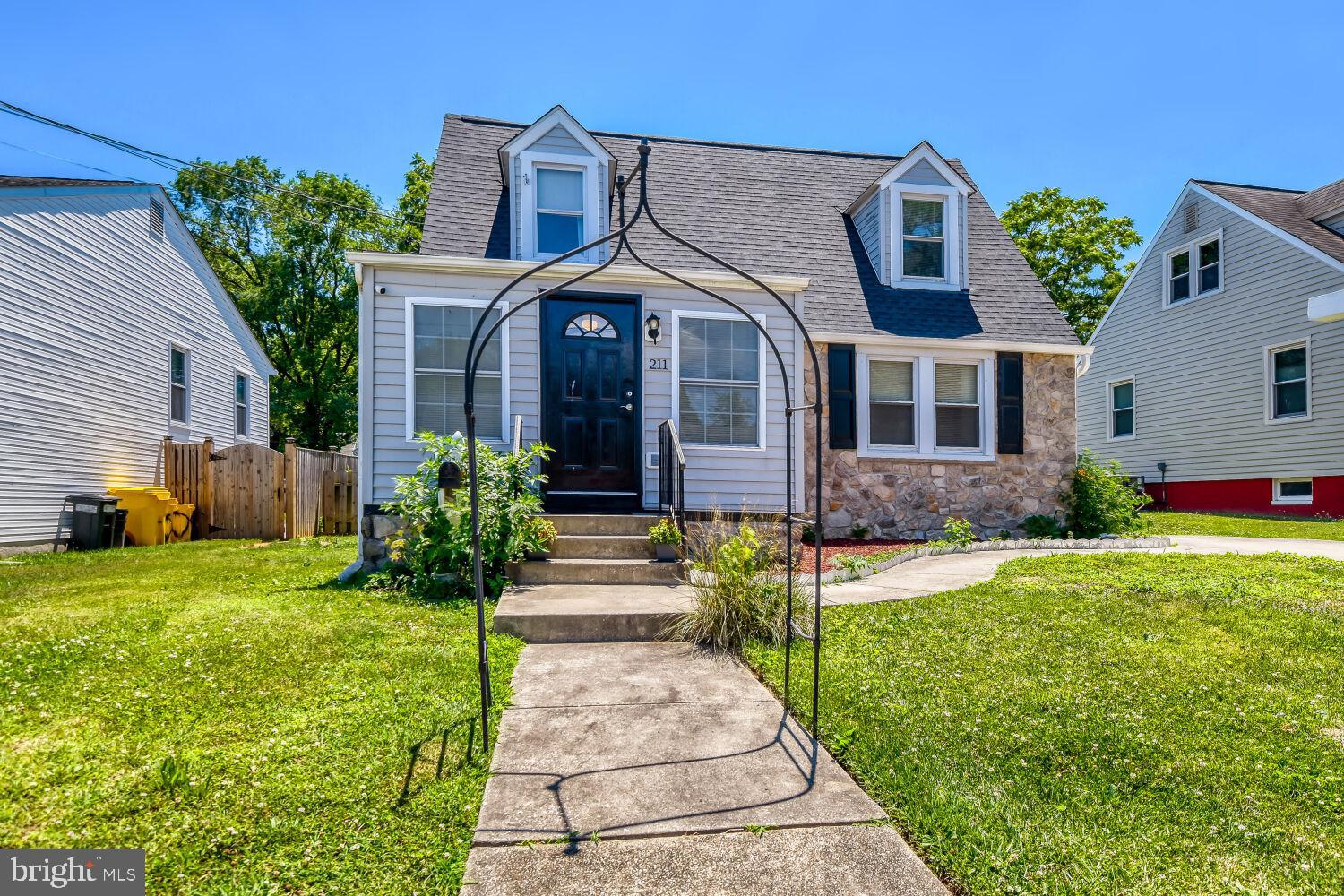 211 Lake Road Pasadena, MD 21122 - Photo 2 of 27