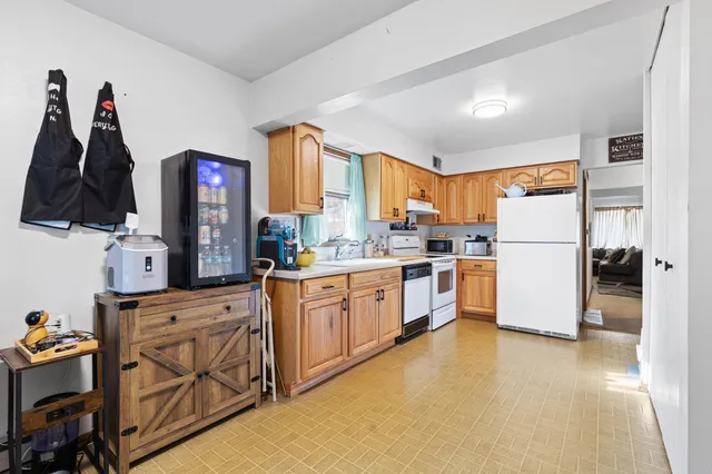 $234,900 | 5147 South Camelot Lane, Greenfield, WI 53221